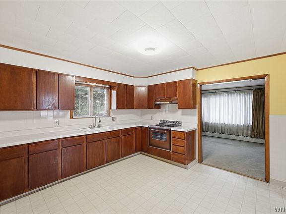 4th image of 19 Reo Ave