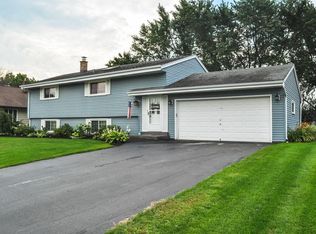 S70W16903 Hedgewood Dr, Muskego, WI 53150