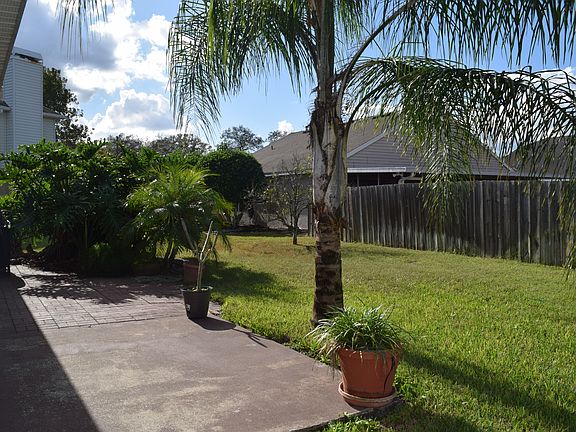 5th image of 108 Woodleaf Dr