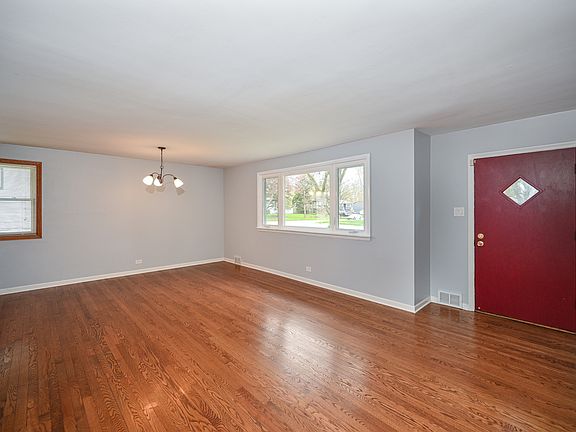 3rd image of 106 Lodge Ave