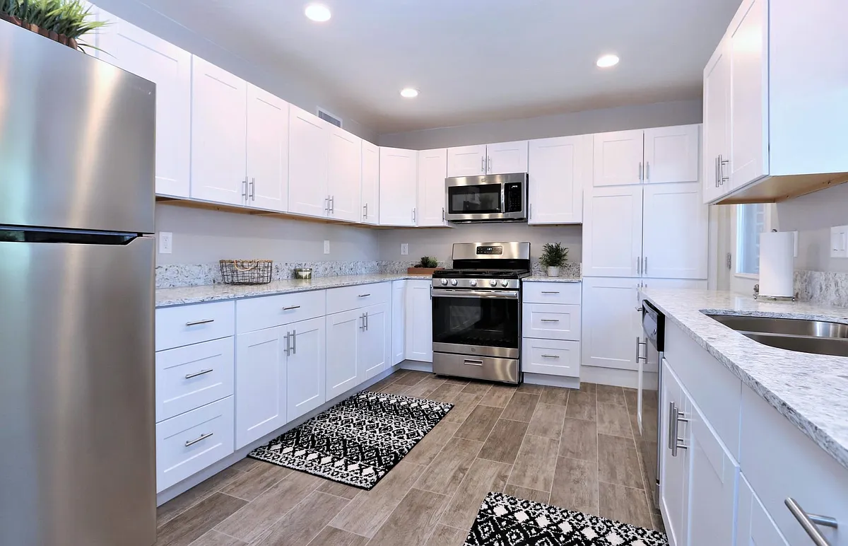 Photo 1 of 15 - 841 E Copper St - Tucson, AZ Wow! This kitchen has quartz countertops, gas stove, dishwasher and is spacious. - 841 E Copper St