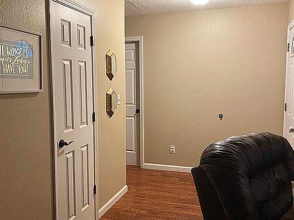 5th image of 21 Minentonka Dr