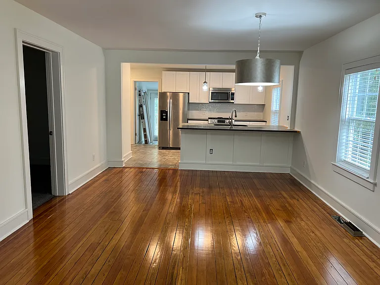 913 Montrose Ave — Photo 9