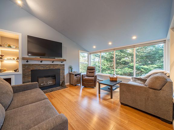 4th image of 5801 NE Voyage Ave APT 5