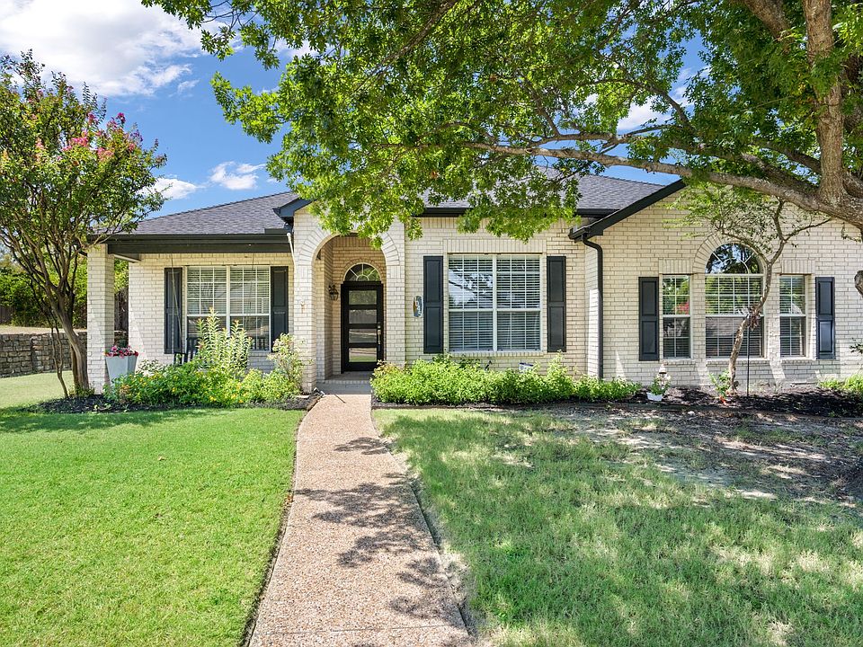 1st image of 1045 Woodhaven Cir