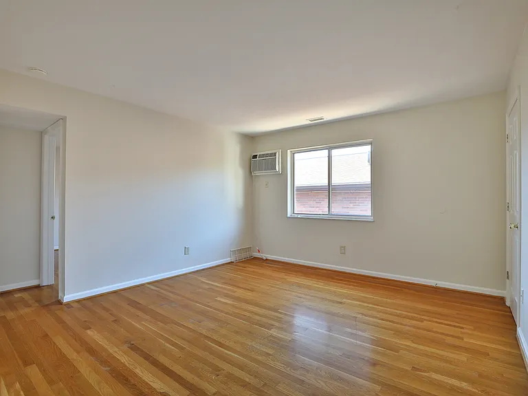 194 E Duncan St — Photo 23