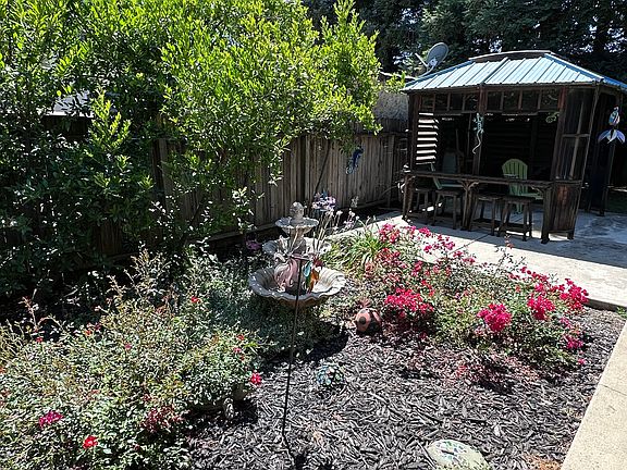 2nd image of 7539 Clovis Ct
