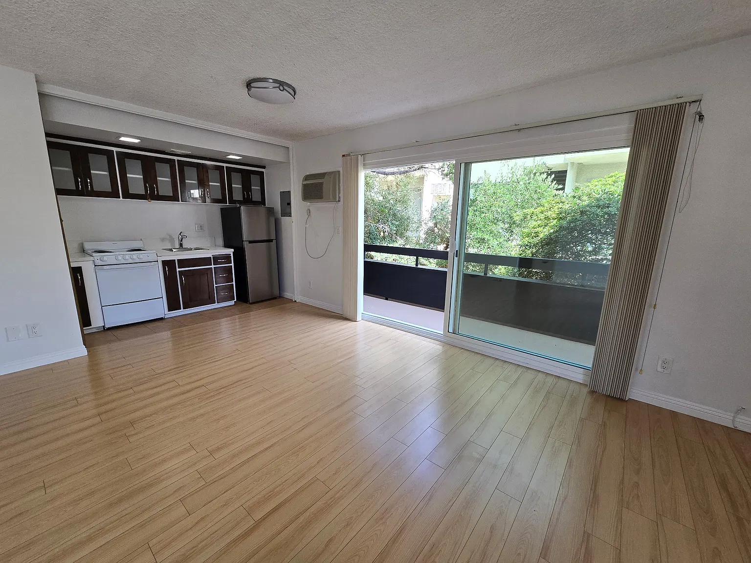 Studio, 520 sqft, $1,900 — Photo 2