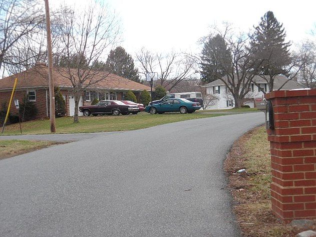 2nd image of 1507 Hillside Dr