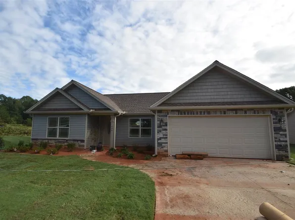 499 Gibbs Rd, Wellford, SC 29385