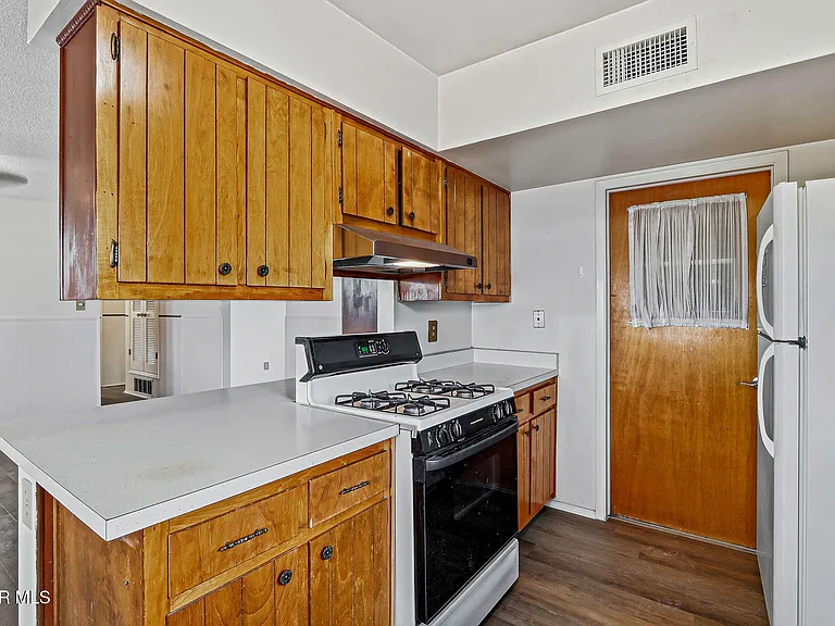 10520 Champlain St — Photo 13