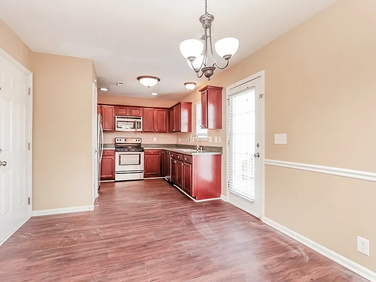 1008 Cheryl Ln — Photo 8