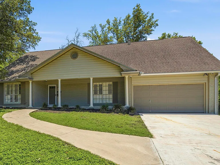 3206 Albin Dr — Photo 3