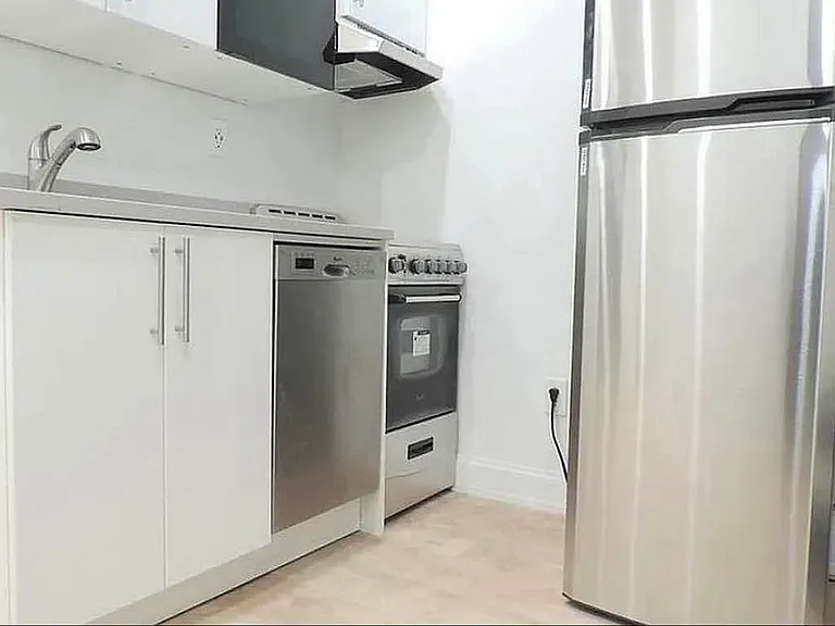 302 Mott St #9 — Photo 10