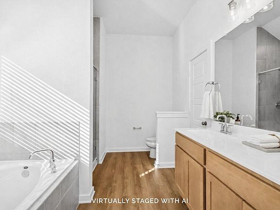 5th image of 22454 Douglas Ct