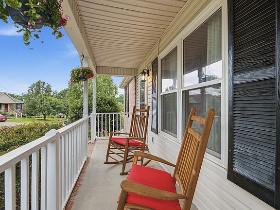 5th image of 1029 Saddlestone Dr