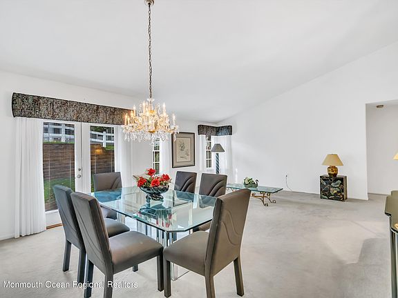 5th image of 1045B Canterbury Dr