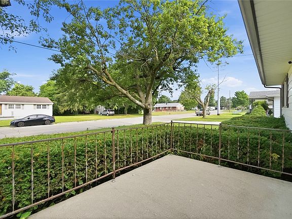 5th image of 410 Brelsford Ave