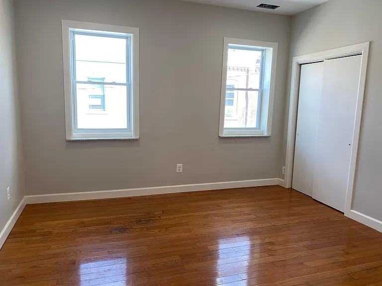 618 Cross St — Photo 13
