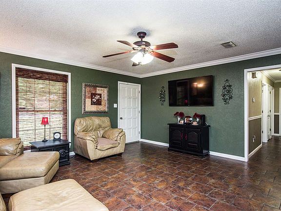 3rd image of 1117 Rolling Hills Dr