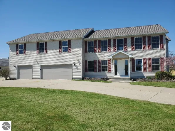 3750 Moccasin Ln, Mt Pleasant, MI 48858