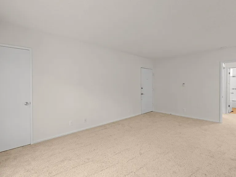 1226 McClellan Dr — Photo 5
