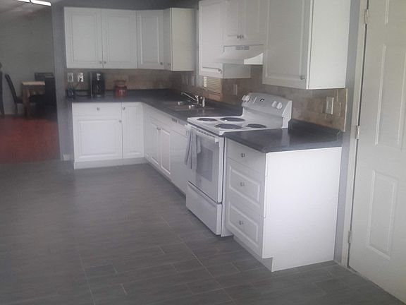 3rd image of 856 Sunny South Ave