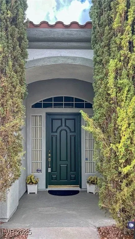 3 bed, 2.5 bath, 2287 sqft, $2,650 — Photo 2