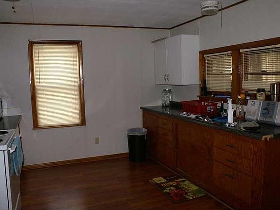 4th image of 906 N Carver St
