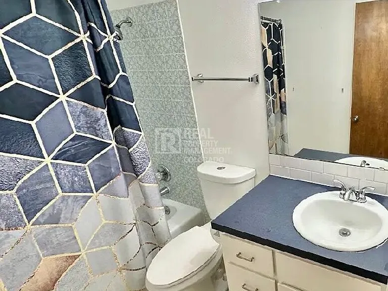 2628 Glendevey Dr — Photo 9