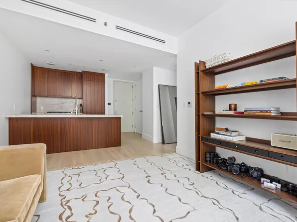 244 East 52nd Street image 3 of 7