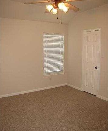 5th image of 18300 Lake Edge Ct