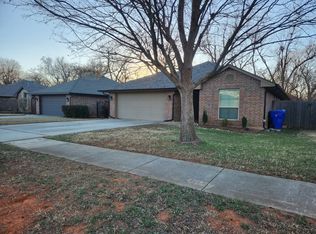 3004 Woodcrest Creek Dr, Norman, OK 73071