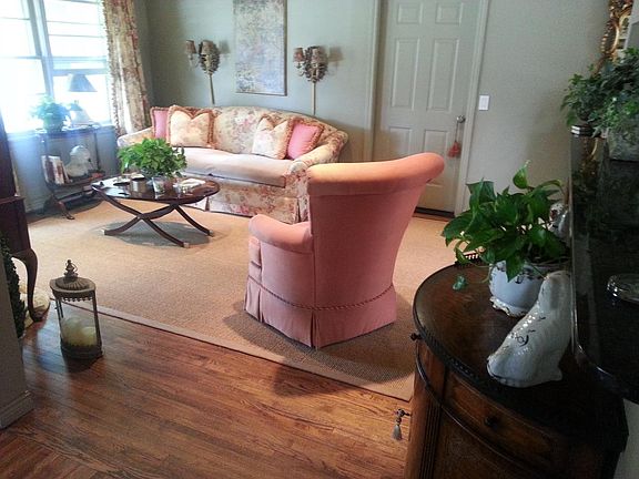 Living Room w/Hardwood Floors