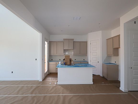 3rd image of 841 Corvallis Dr