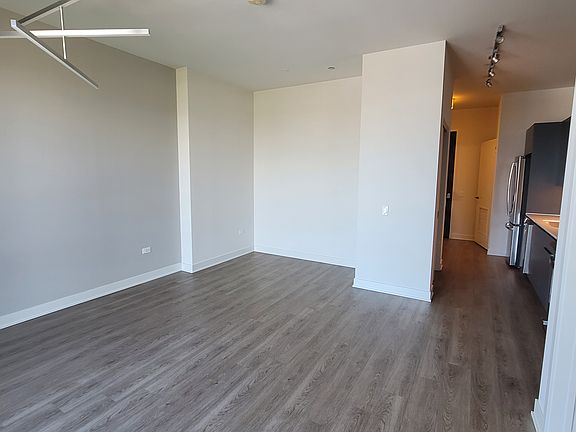 4th image of 771 N Ogden Ave #1107