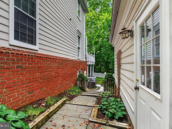 5th image of 118 Hart Rd