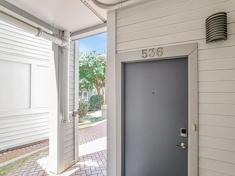 536 Oakland Ave — Photo 2
