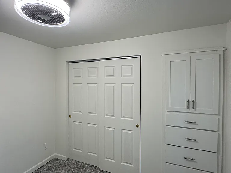 220 W Williams St — Photo 36