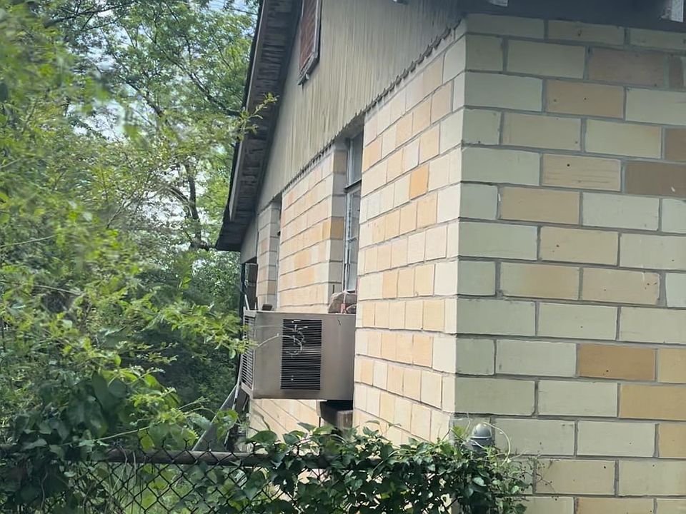 2nd image of 2514 Johnson St