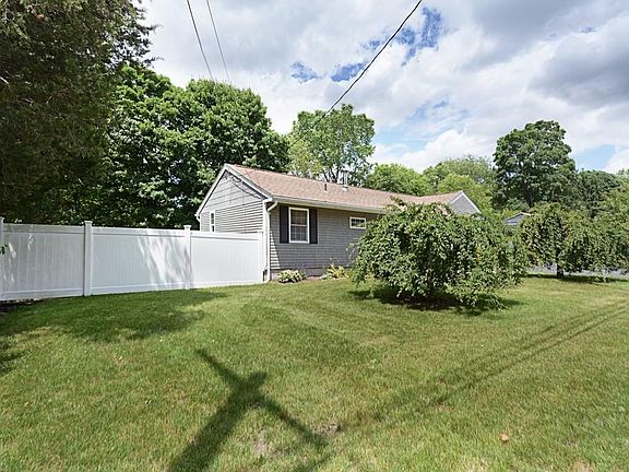 3rd image of 44 Crestwood Dr
