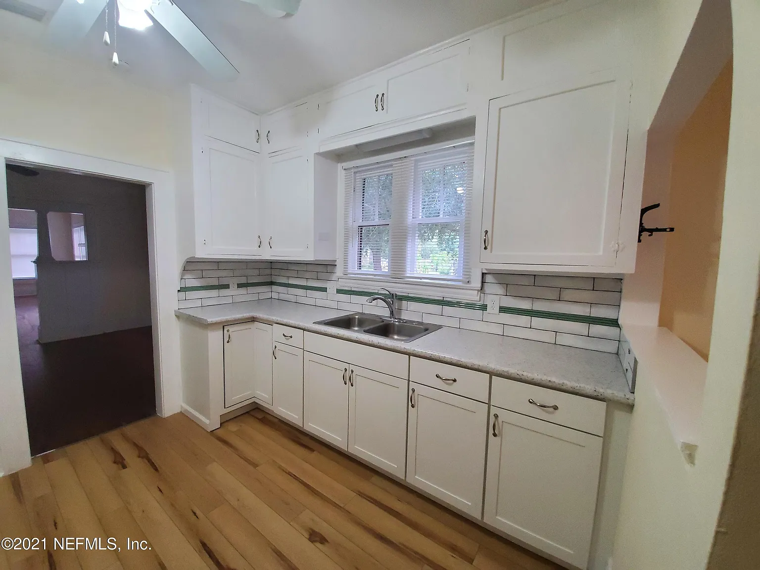 3 bed, 2.0 bath, 1310 sqft, $1,700 — Photo 3