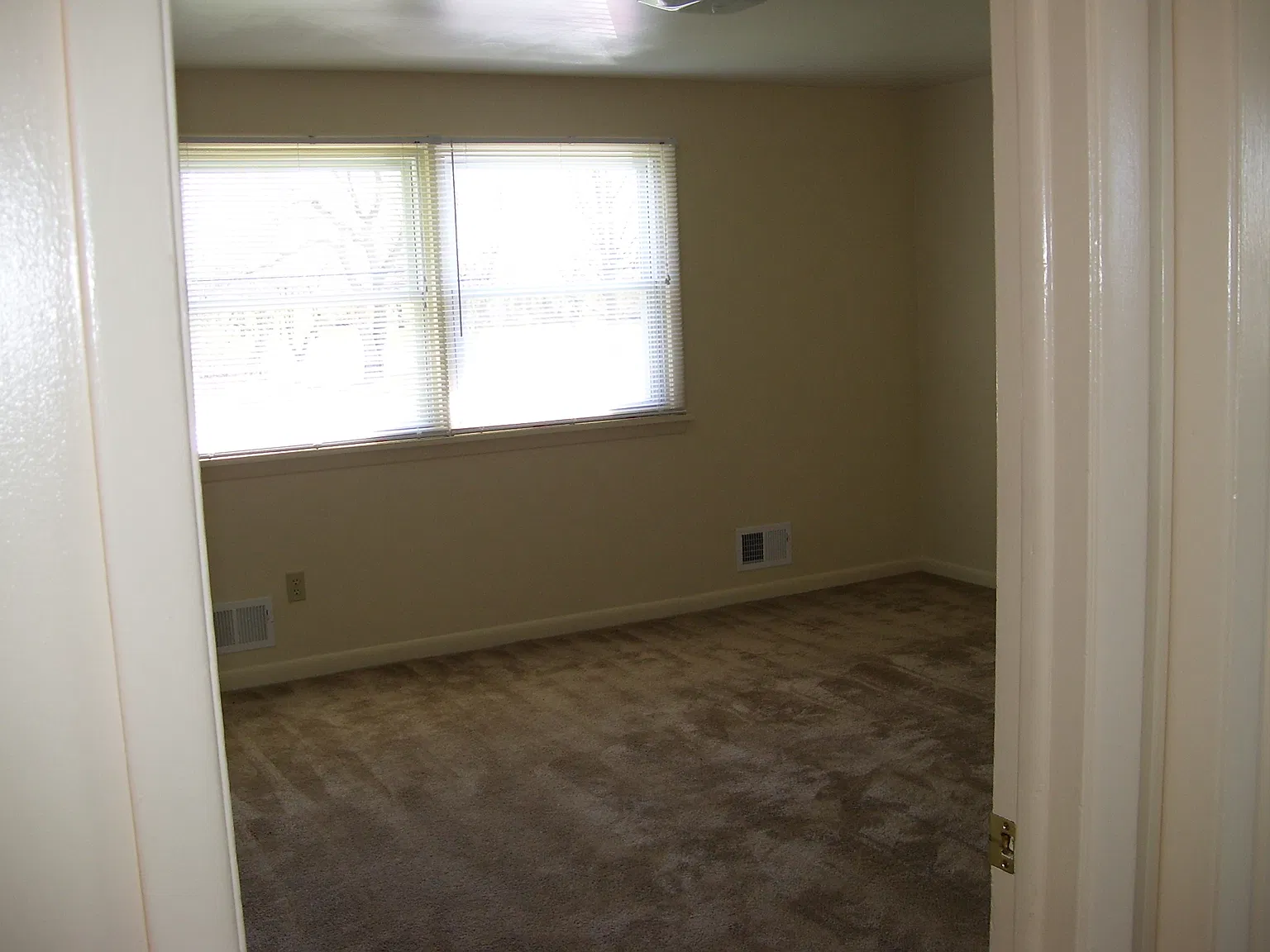 2 bed, 1.5 bath, 1050 sqft, $1,250 — Photo 4