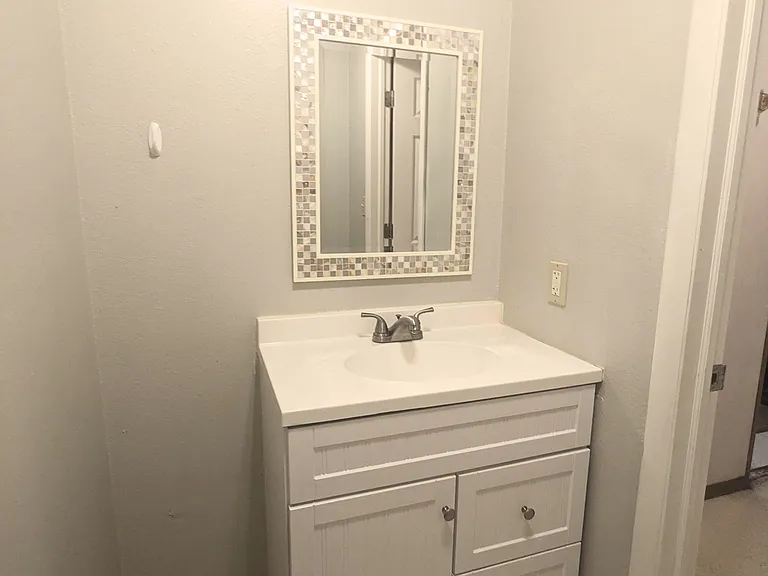 Bathroom - Main Floor