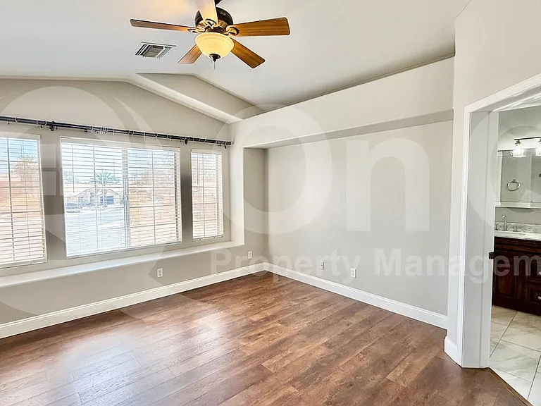 5124 W Geronimo St — Photo 9