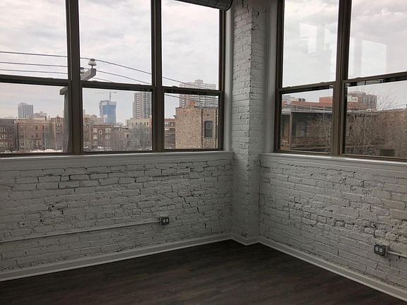 4th image of 935 W Dakin St #103