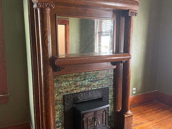 2nd image of 306 W 40th St #B