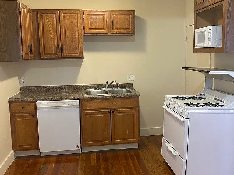 523 N Walnut St — Photo 6