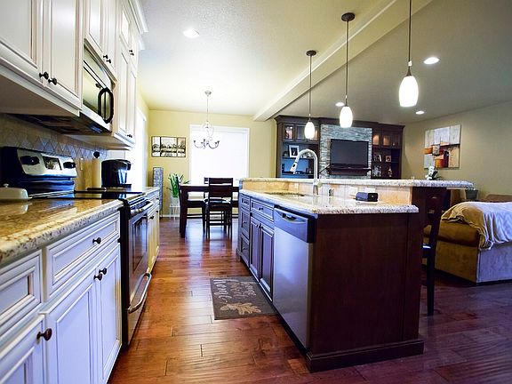 4th image of 3003 NE Emmerson Ct