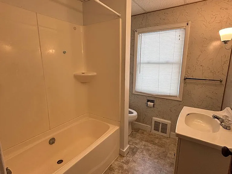 223 East Ave — Photo 9